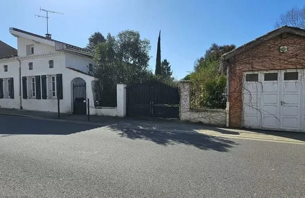 Maison à rénover pour partie, beau potentiel