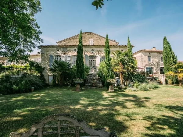 Bijou Du Village