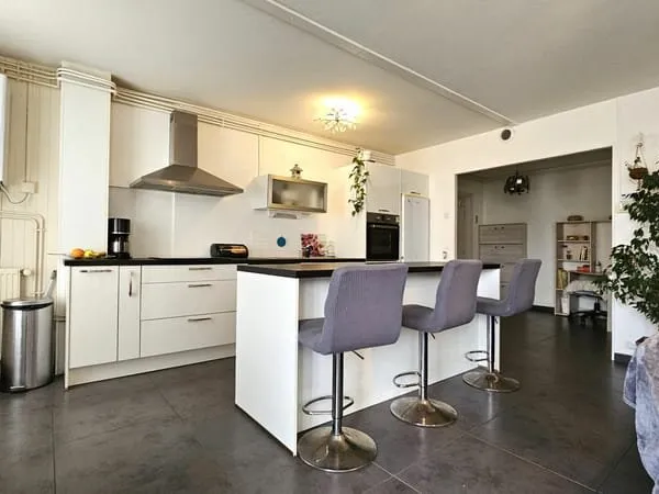 LA TOUR DU PIN, Appartement 79m² - 3 chambres - terrasse 60m²