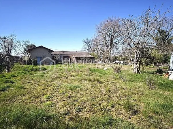 MAISON PLAIN PIED SUR PARCELLE DE 2000 M² DIVISIBLE