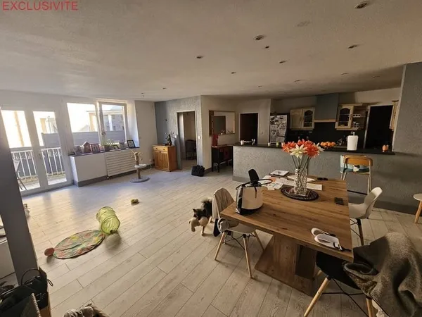 Saint-Claude : appartement type F4 de 136 m2 avec deux garages