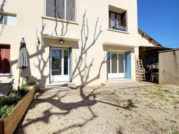 A louer Avignon - Secteur Agroparc - appartement 3 pièces - avec cour et stationnement