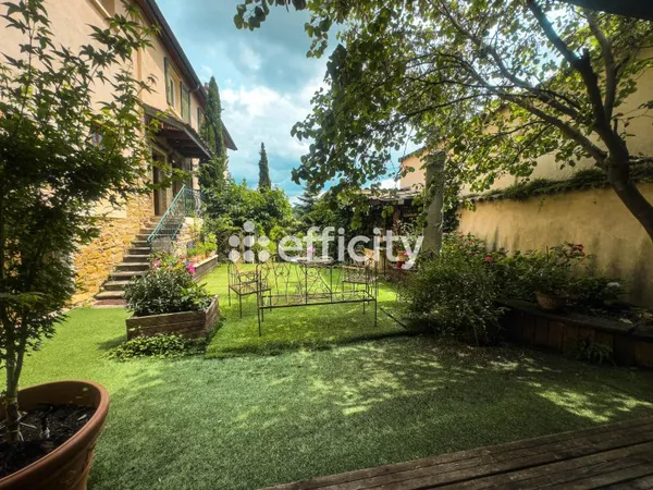 Maison 8 pièces 310 m²