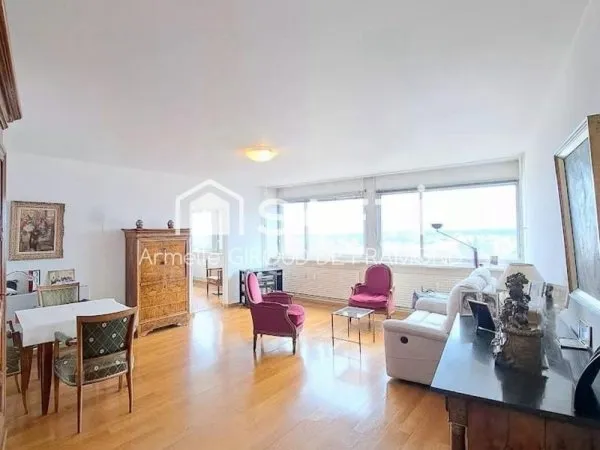 À Mulhouse (68100) appartement 4 pièces - 104 m² - 3 chambres, Tour de l'Europe (19e étage) avec vue