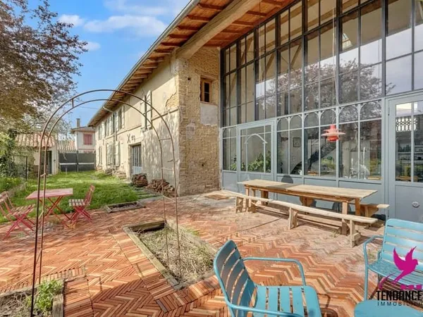 Belle Maison ancienne rénovée de 435 M² jardin arboré et piscine .