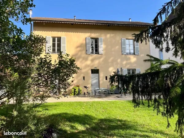 Maison au coeur du château de Pont d'Ain