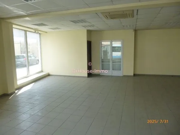 Local 700 m²