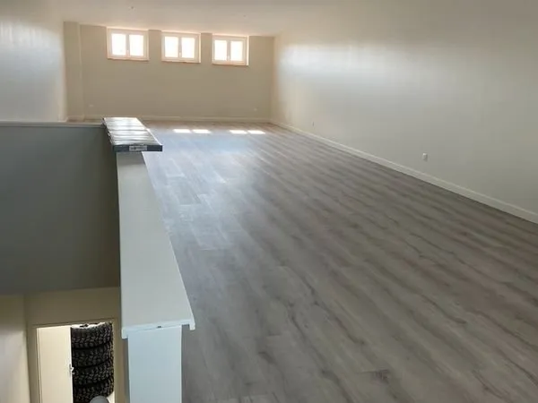 Location dépot + bureaux