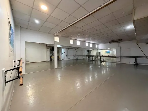 Local commercial 185 m²