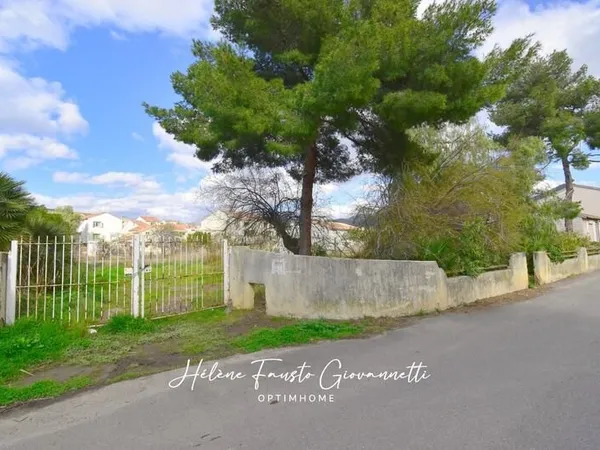 TERRAIN 567 m² - SAINT FLORENT Centre