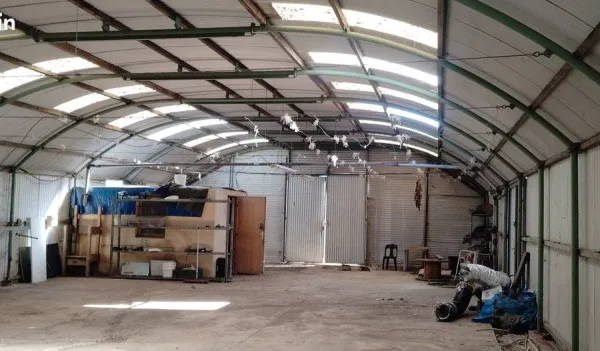 Loue hangar 300 m2