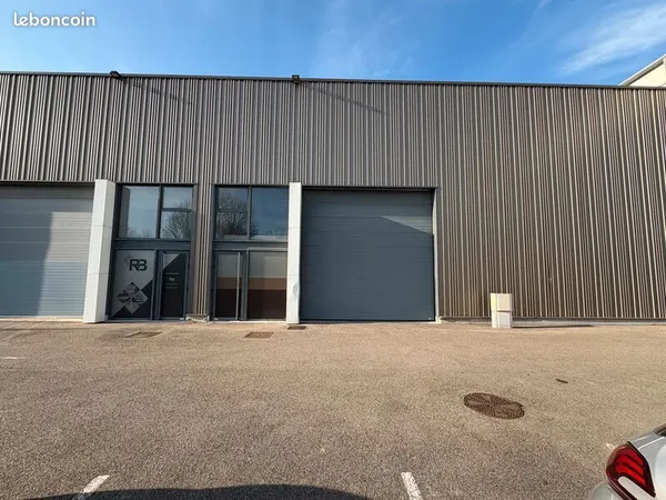 Local d'activité 200 m²
