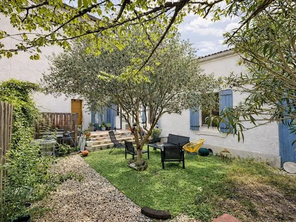Appartement 6 pièce(s) en rez de jardin, 4 chambres et jardin de 47m2 et 3 parking