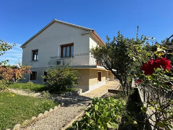 Villa de type 6 sur une parcelle de 1500 m2