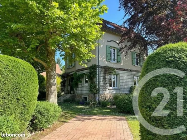 Maison 8 pièces 185 m²