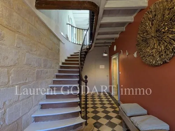 Maison de maître 14 pièces avec dépendances et puits