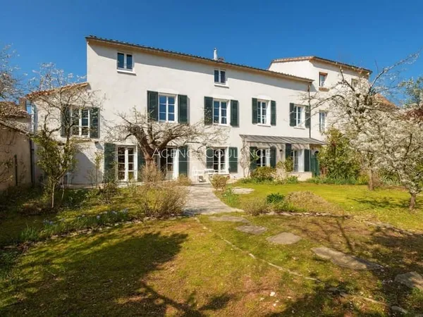 Maison 8 pièces 244 m²