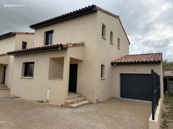 Maison 4 pièces - 100 m² avec garage et extérieur