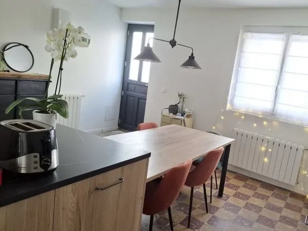 Maison lumineuse rénovée - 98 m² - Centre Castelnaudary - Cour avec terrasse couverte