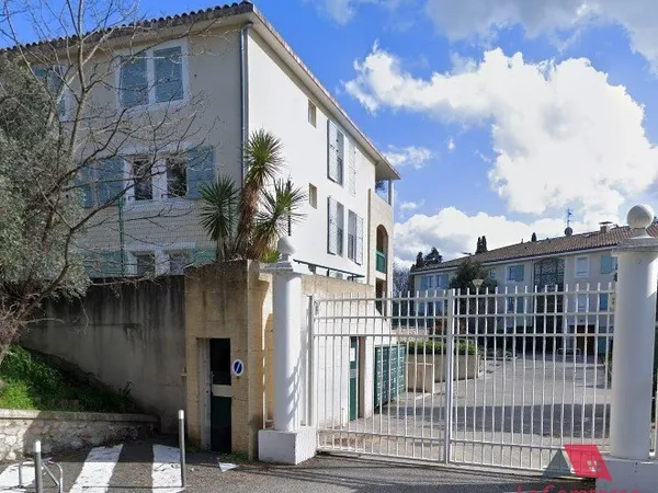 T2 de 48 m2 en rez-de-jardin + garage double