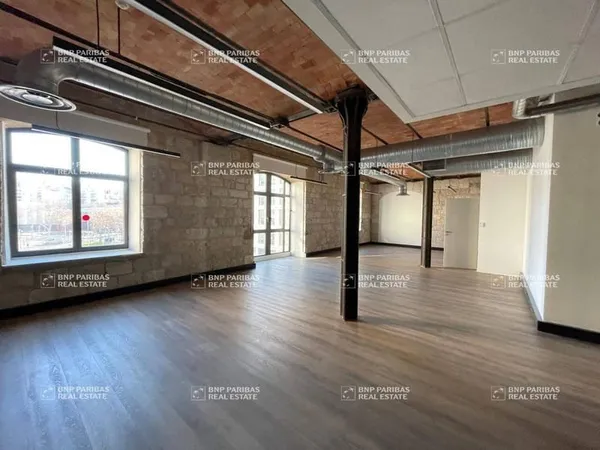Bureau 2 pièces 1006 m²