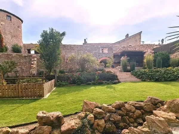 Maison 6 pièces 425 m²