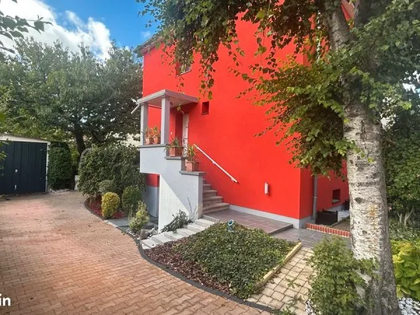 Maison individuelle 133 m²/ 7pièces habitables ( 228 m² au sol/ 11 pièces au total) entièrement réno