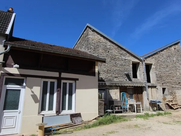 Dpt Côte d'Or (21), à vendre GISSEY SUR OUCHE Grange P3 + local soit 138 m²