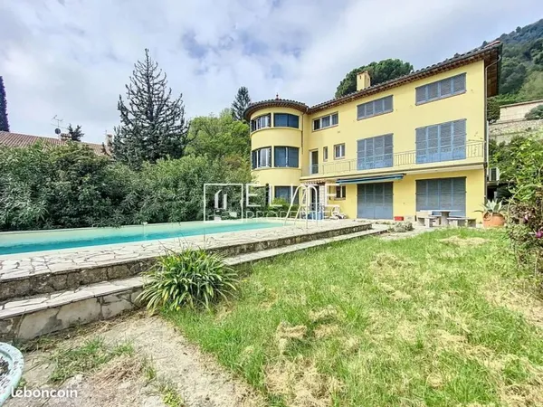 Maison 9 pièces 274 m²