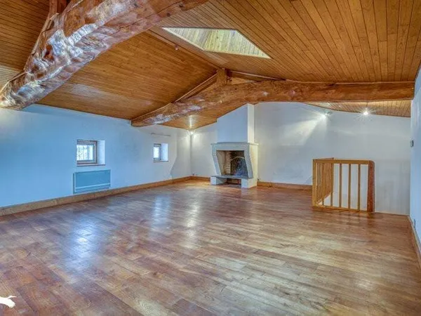 Maison 8 pièces 213 m²
