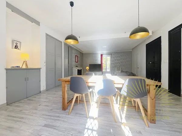 Maison de caratère de 310 m2 avec 14 pièces à 10 mn des plages