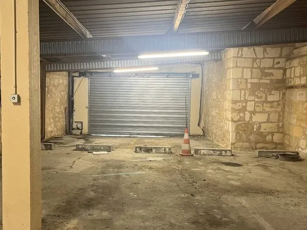 Parking 12 m²
