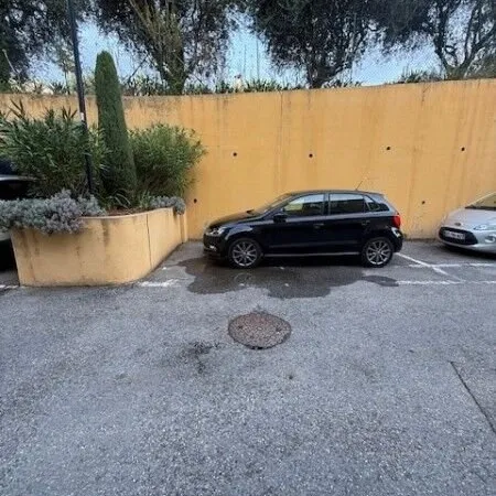 Garage/Parking