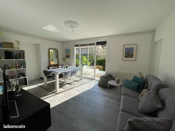 Vente maison - jardin - garage