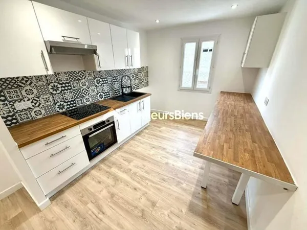 Maison de village T4 - 75 m² habitables + garage 15 m² + petits extérieurs