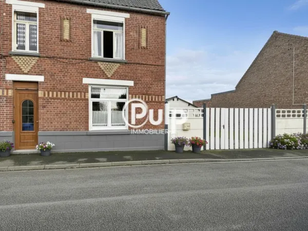 Maison familiale de caractère, façade en brique, garage et superbe jardin - Quartier calme de Flines