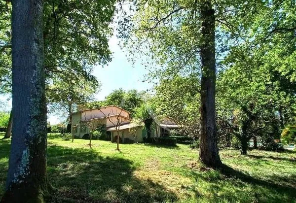 Maison 8 pièces 243 m²