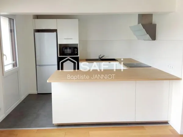 Beau T3(bis) rénové avec stationnements & cave