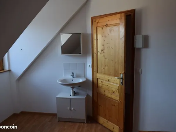 Chambre meublée