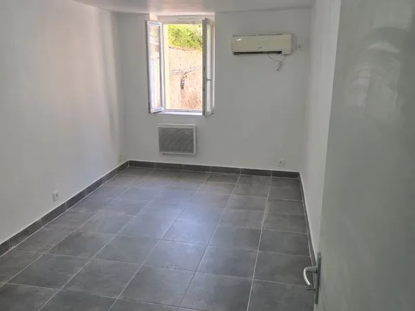 T1 neuf quartier conception 13005 toute charge compris eau et électricité