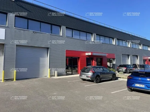Local d'activité 703 m²