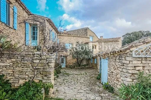 Maison 12 pièces 350 m²
