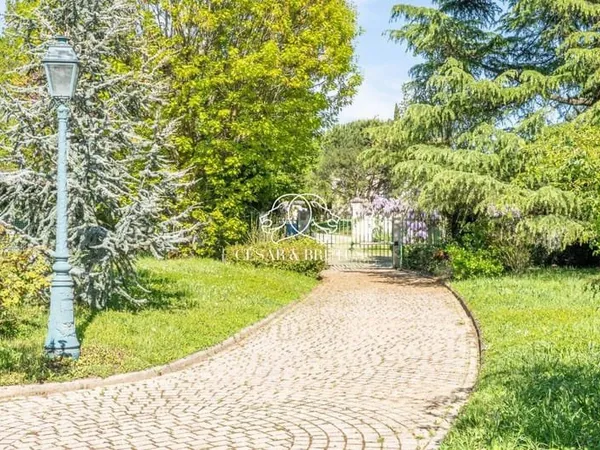 Maison 7 pièces 250 m²