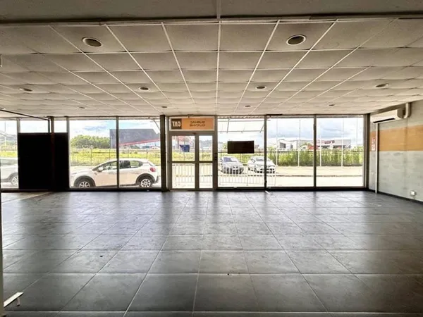 Local commercial 755 m²