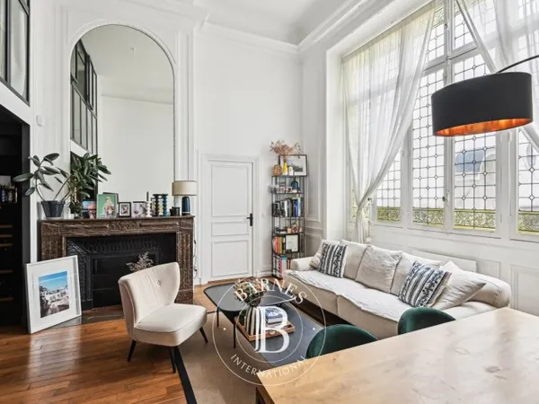 Paris 7 - Bellechasse - Deux chambres - Beaux volumes - Calme.