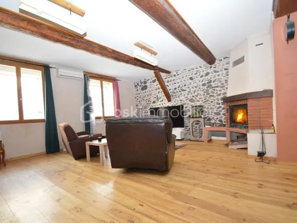 Maison de village avec grand garage