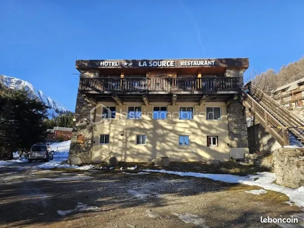 Local hôtel 546 m²