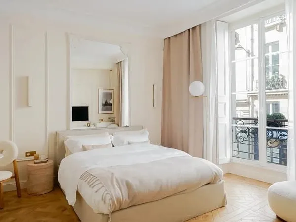 Paris 6e - RUE DE TOURNON / LUXEMBOURG - Studio rénové à vendre - 24,06m² Carrez - Vendu meublé.