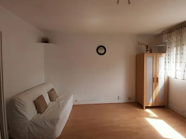 23m² Studio - limite Paris 15e 14e