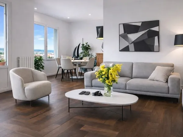 Dernier étage - T4 + studio + Garage - Marseille 8ème - Carr